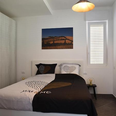 Residence Il Piviere App 7 With Private Garden Каламброне Екстериор снимка