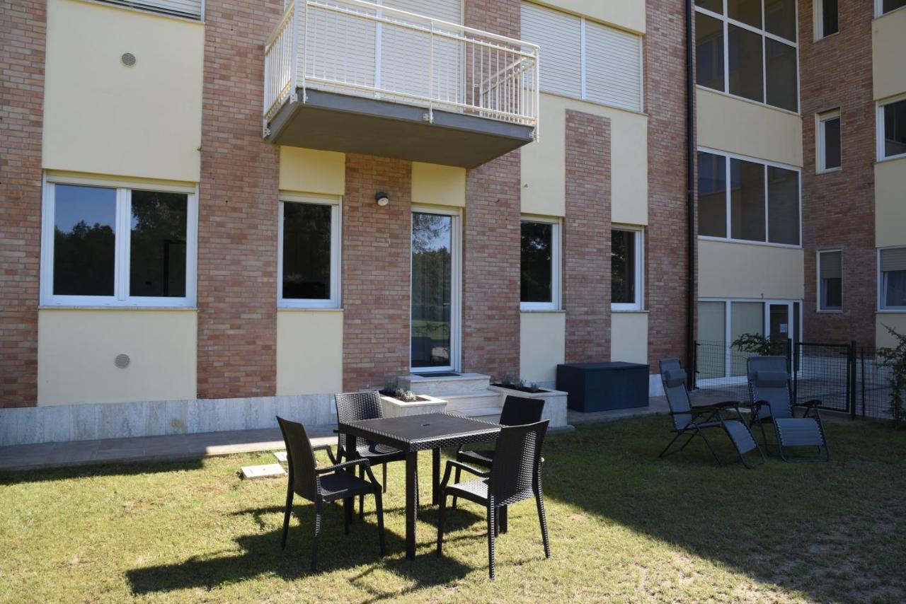 Residence Il Piviere App 7 With Private Garden Каламброне Екстериор снимка