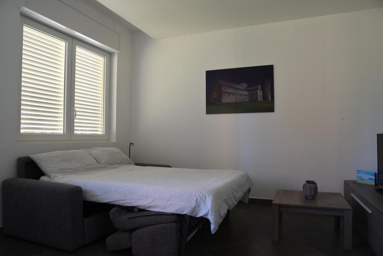 Residence Il Piviere App 7 With Private Garden Каламброне Екстериор снимка